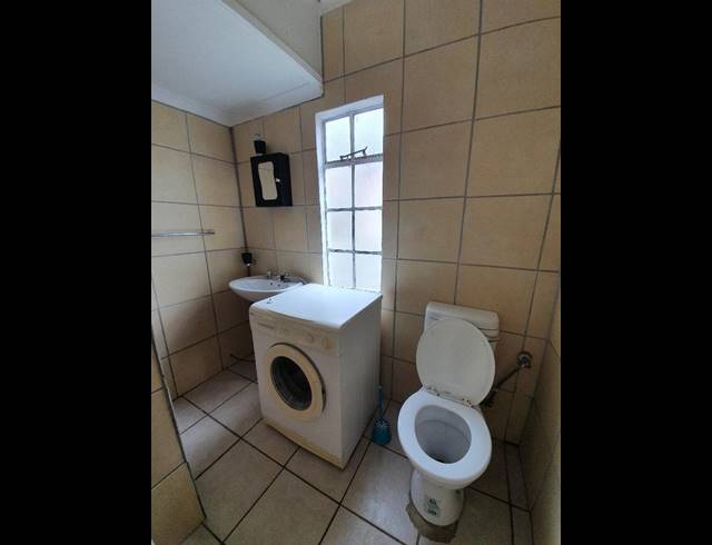 2 BEDROOM PROPERTY TO RENT IN OATLANDS